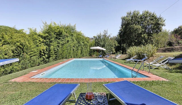 Beautiful private villa for 12 people with private pool, A/C, WIFI and TV, close to Lucca