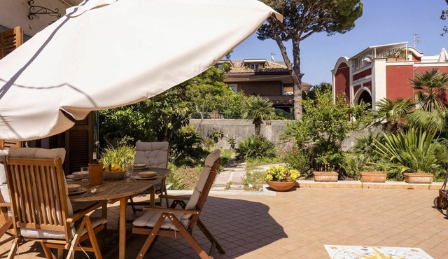 Beautiful private villa for 8 guests with WIFI, A/C, TV, terrace, pets allowed and parking