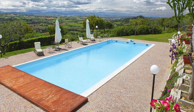 Beautiful private villa for 10 guests with WIFI, hot tub, private pool, A/C, TV, terrace and par...