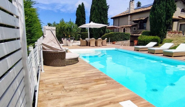 Beautiful private villa for 10 guests with WIFI, A/C, private pool, TV and panoramic view