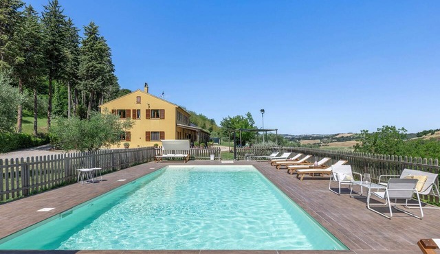Beautiful villa with pool in the hills of Le Marche,20 minutes from the beaches of Porto San Giorgio