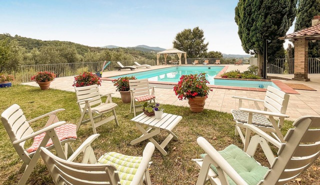 Beautiful villa on a fenced plot in the natural environment of Vigne di Narni.