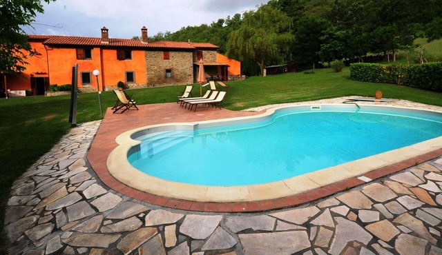 Beautiful villa with private pool, WIFI, A/C, TV, patio, pets allowed and panoramic view