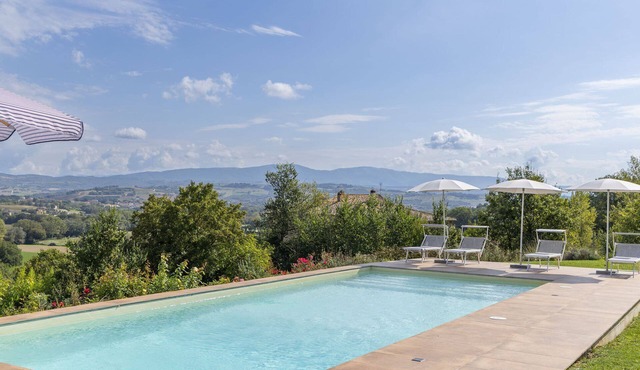 Beautiful villa with pool in the heart of Umbria, just 9 km from Todi, an oasis of peace and comfort