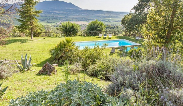 Beautiful Villa with Swimming Pool and Large Garden in Sabina close to Rome