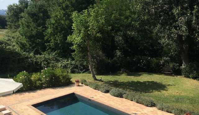 Beautifully renovated, modern, 1 bedroom apartment with swimming pool