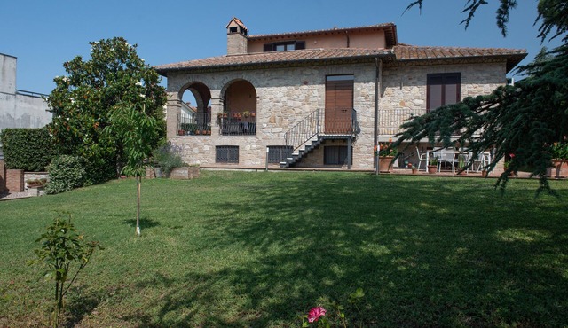 Bed and Breakfast 'Dolce Alba' with Private Garden, Wi-Fi and Air Conditioning