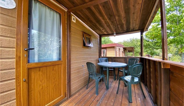 Belvilla by OYO Lovely bungalow with a shared pool