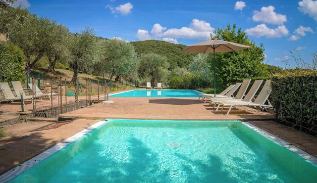 Bifora. Apartment with pool near Lucca