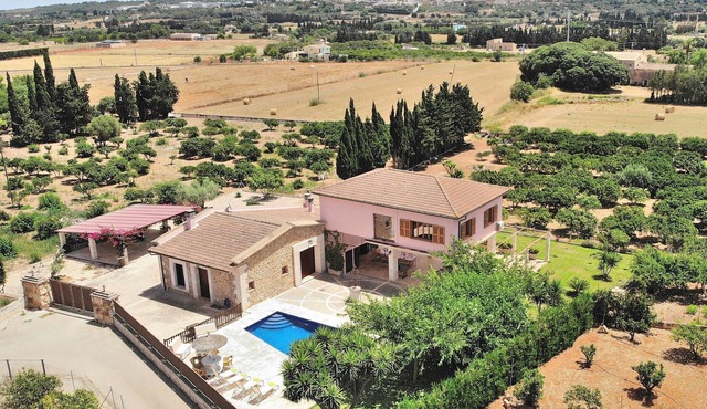 Biniaco 239 magnificent villa with private pool, large outdoor area, barbecue and air conditioning