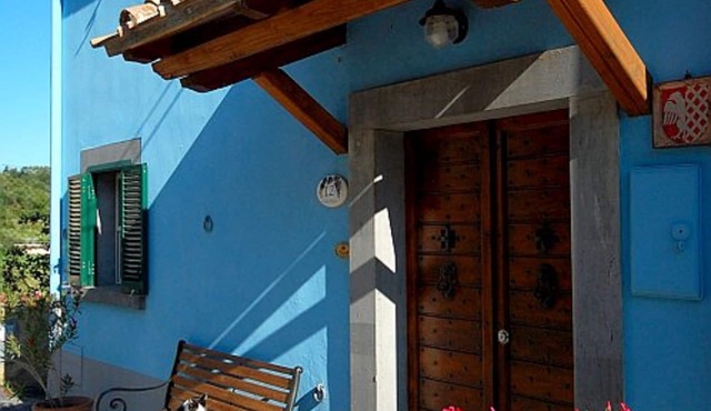 BLUE HOUSE -CASA BLU - near CIVITA DI BAGNOREGIO- Etruscan Italy