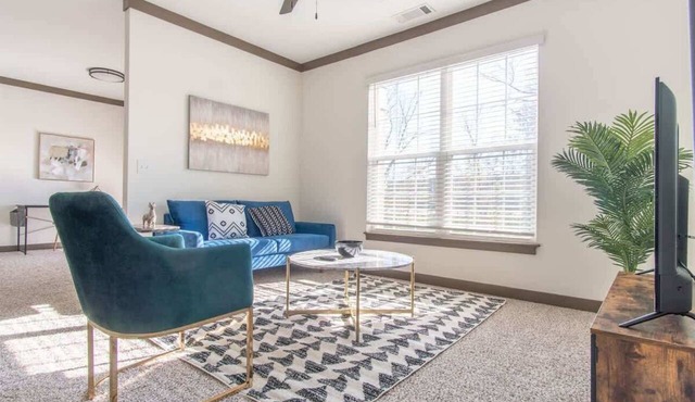 Boulevard Stays Spacious 1BR Suite, Parking