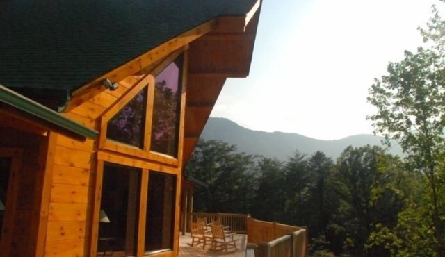 Breath Taking Log Mountain Lodge inside Rumbling Bald Resort