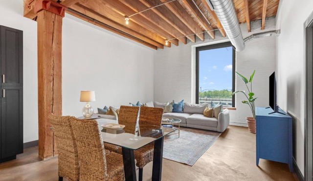 Brick & Bed, Riverfront Lofts, P 4J