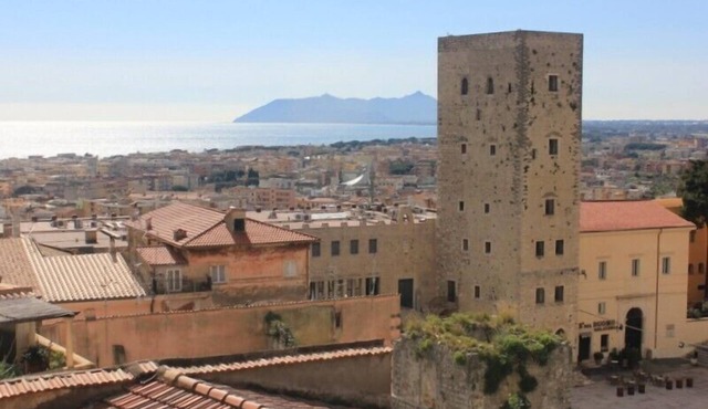 Bright and airy apartment in the cozy old town of Terracina