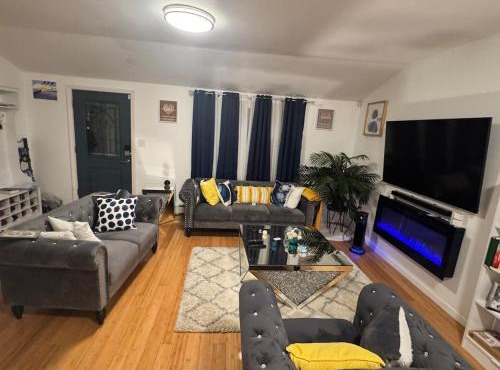 Bright & Comfortable Home in the Heart of It All