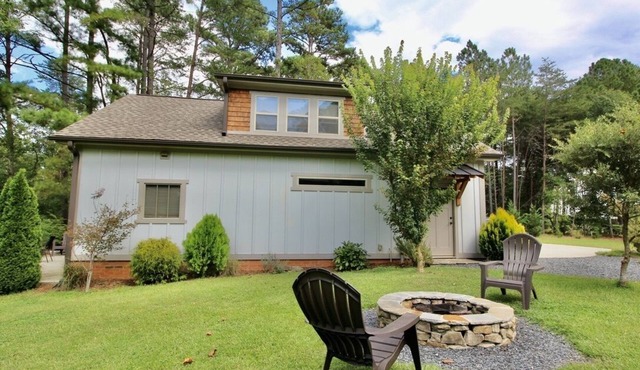 Bungalow on a 3 acre mini farm in beautiful Campobello SC