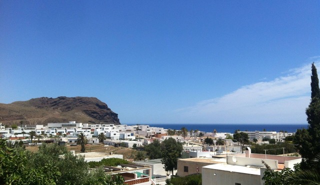 Bungalow type house with 3 bedrooms just 400 meters from the sea