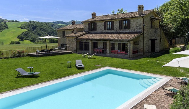 Ca Seppe 10&2 by Marche Holiday Villas