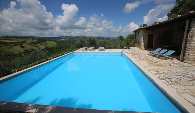 Casa Cristina, a comfortable house on the edge of a medieval village