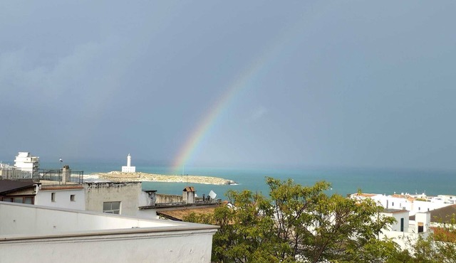 Casa Isa. Accogliente bilocale in centro vista mare. Dotato di tutti i comfort