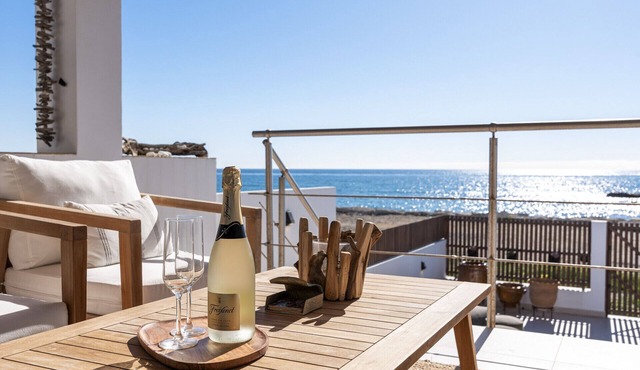 Casa Leon - Beachfront Townhouse