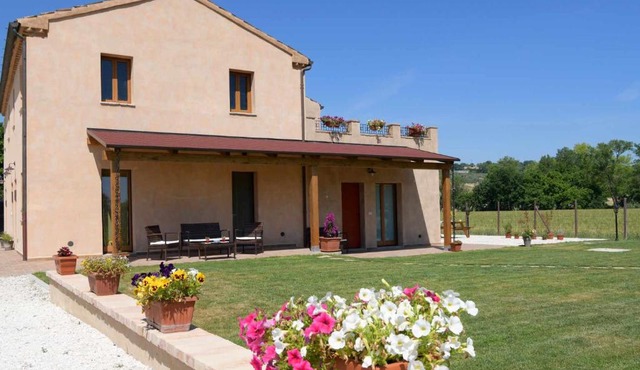 Casa Montefiore 13 LT nella tranquilla campagna Marchigiana