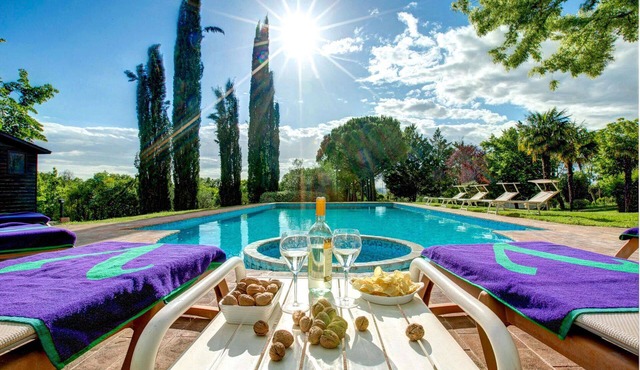 Casale Le Spighe - Five Bedroom Villa, Sleeps 9