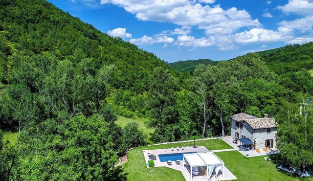 Casalino Galassi 4&2 by Marche Holiday Villas