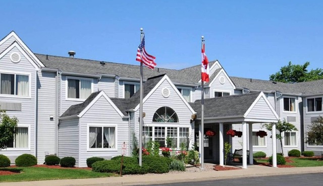 CenterWay Hotel Buffalo North Near University