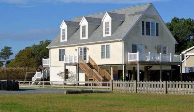 Channel Breeze - Water View - Fenced in Backyard NO LINENS OR TOWELS PROVIDED