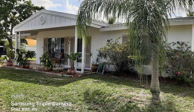 Charming 2-bedroom house on ocean access canal in Port St. .Lucie FL