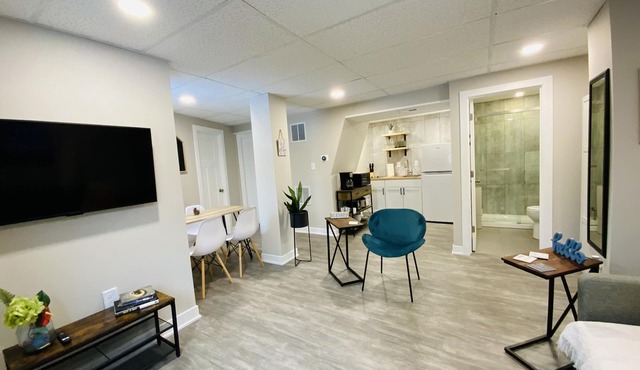 Charming 2 Bedroom Apt. Close to Valparaiso University Short-Term Stays