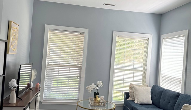 Charming 2 Bedrooms in Quiet Baltimore Townhome – All-Inclusive Perks!