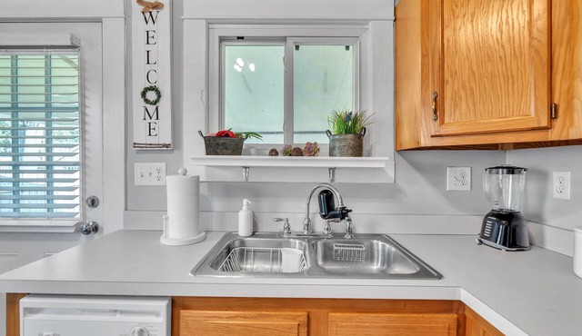 Charming 2br Hot Tub Getaway 2 Bedroom Home