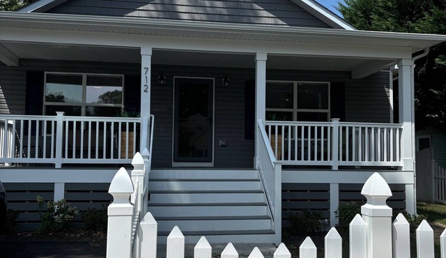 Charming 3-bedroom house with WiFi, AC in delightful Colonial Beach
