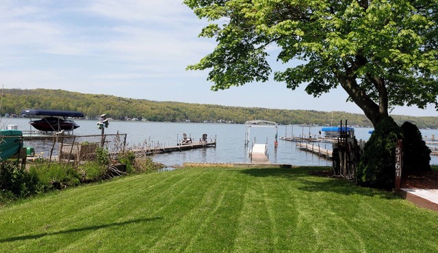 Charming 3-bedroom house in Conesus with lake access and dock for boat