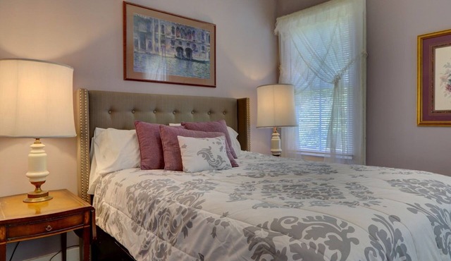 Charming 3bdr Magnolia cottage with seasonal heated pool, AC and WiFi in Amenia