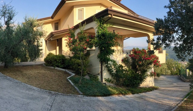 Charming 4-bedroom villa with AC, WiFi in delightful Broccostella, Lazio