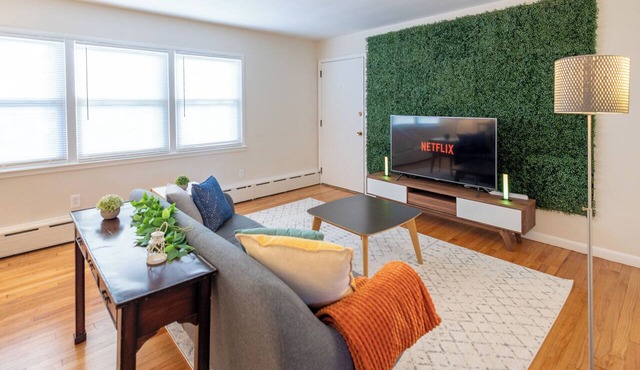 Charming Belleville 1 Bed Pets OK, Parking, Laundry, Fios, Safe, Dog Park Nearby
