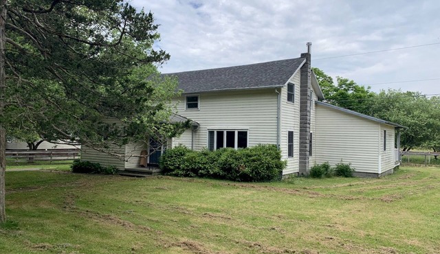 Charming Columbia County Farm House