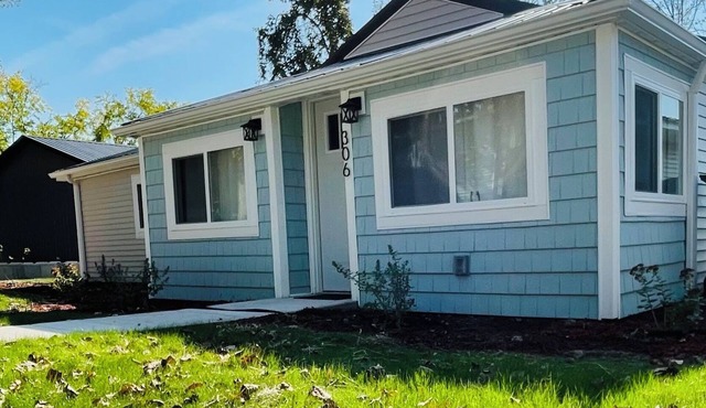Charming Cottage at Nettle Lake with HOT TUB, GAME ROOM & Private Lake Access