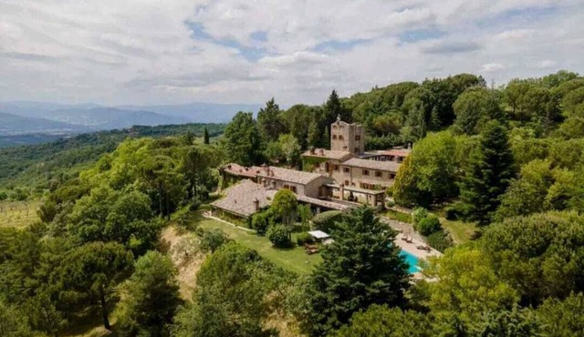 Charming Farm Stay with Pool in the Heart of Umbria in Gubbio