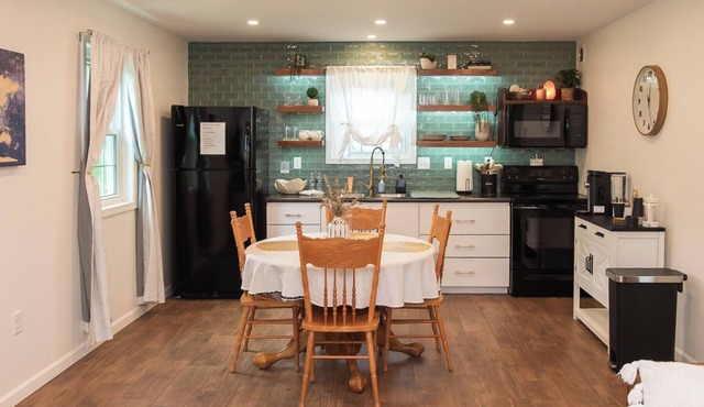 Charming guest suite only 3 miles from Sight & Sound Theater.