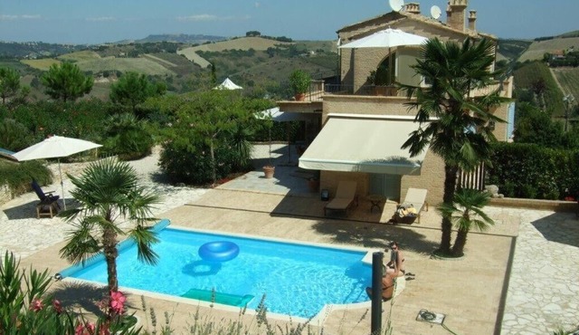 Charming Italian house with pool and Mediterranean garden