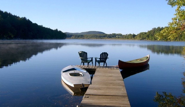 Charming Lakefront Cottage; Boat, Swim, Fish, Hike, Bike, Golf, majestic Views