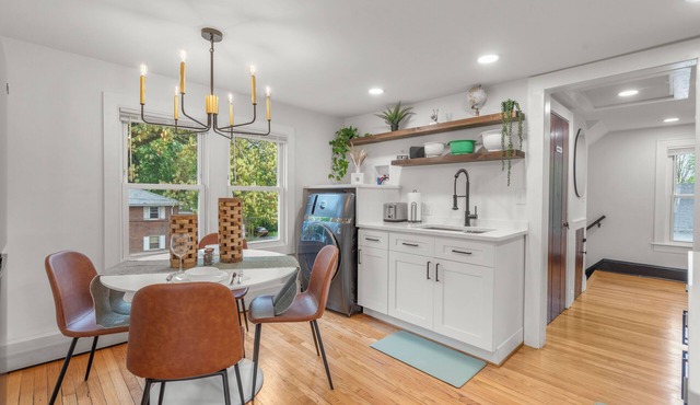 Charming Luxury 1BR Near Downtown. Dog Friendly!
