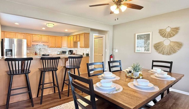 Charming Retreat - 5 minutes from All Star Village!