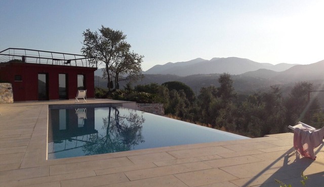 Charming villa pool near sea to couple with stay in Italy