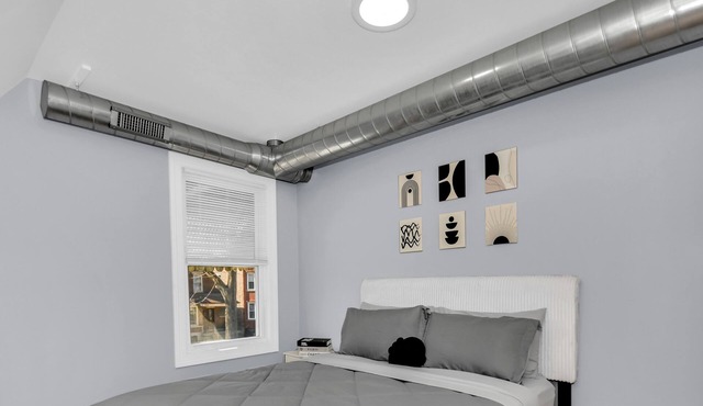 Chic & Cozy Chicago Stay Close to Downtown